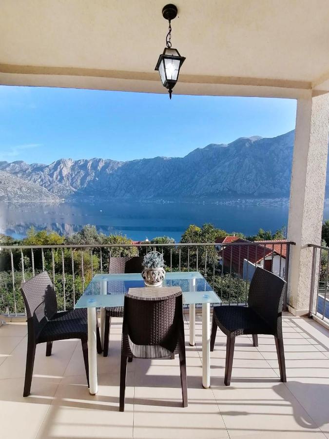Bay Of Kotor View Apartment With Pool Prčanj Eksteriør bilde