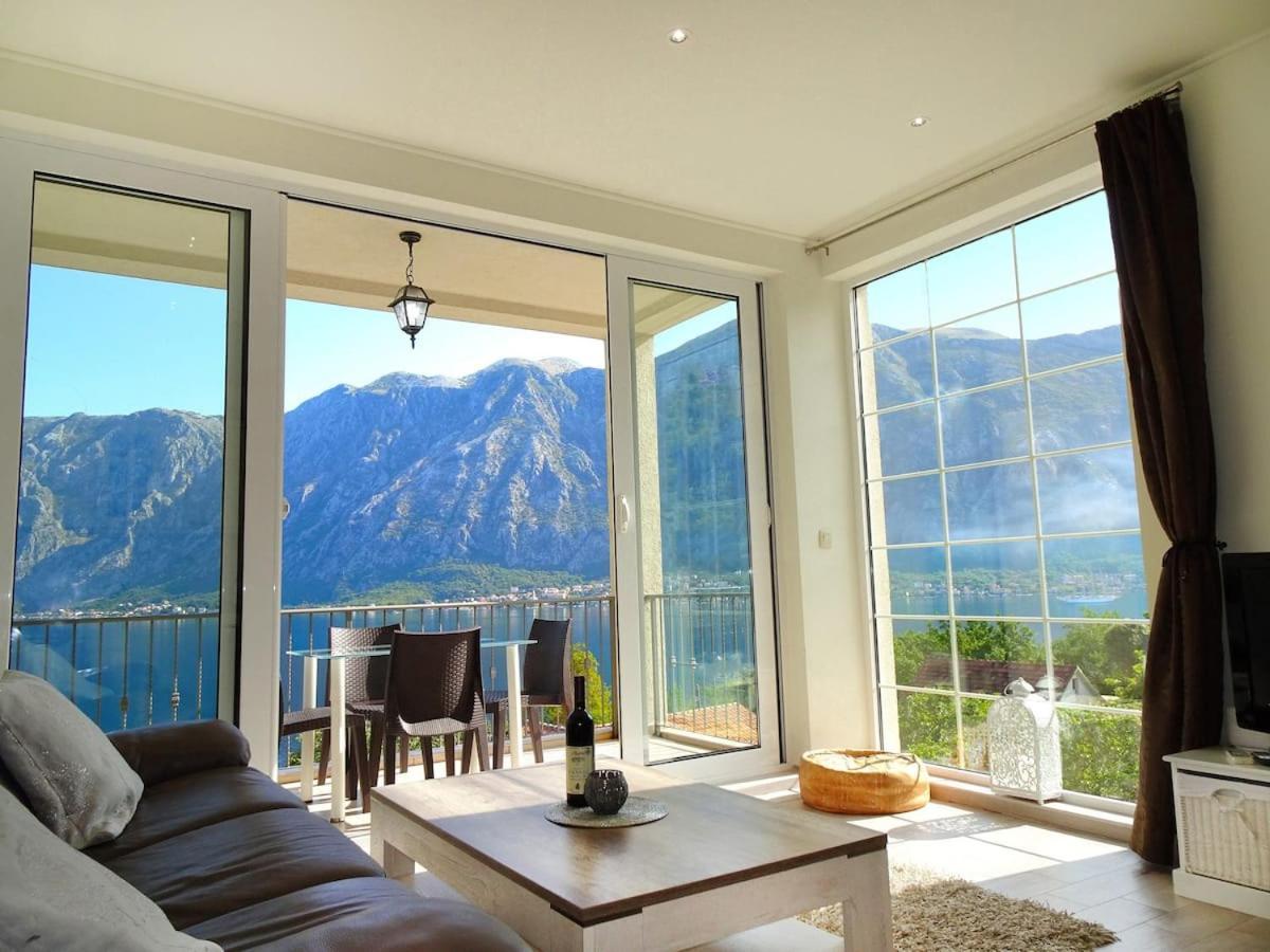 Bay Of Kotor View Apartment With Pool Prčanj Eksteriør bilde